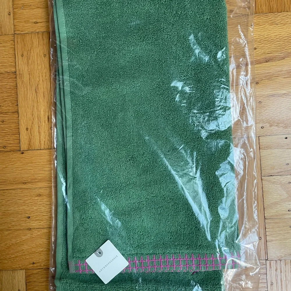 NWT Anthropologie Holiday Critters Cat Embroidery Holiday Hand Towel NEW